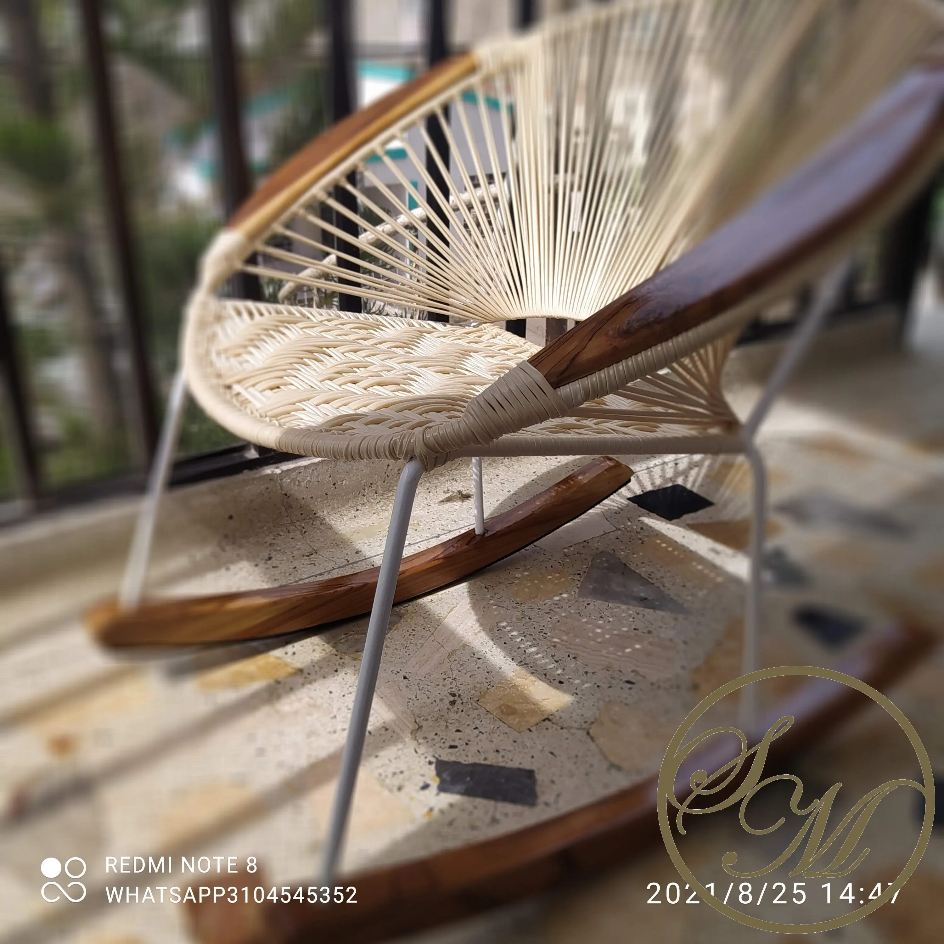 Silla mecedora redonda para balcón